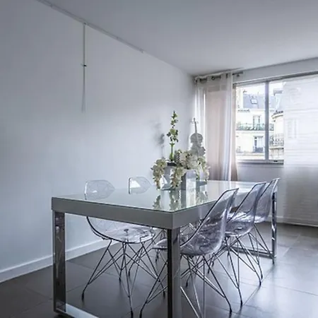Apartment Victor Hugo Carrefour Pompe 16e Proche Etoile Et Tour Eiffel
